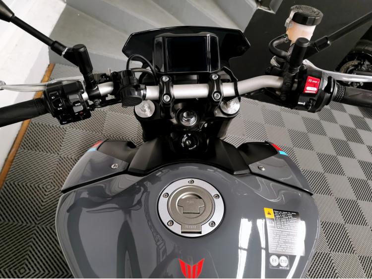 YAMAHA MT-09 - 1ERE MAIN - MT09 