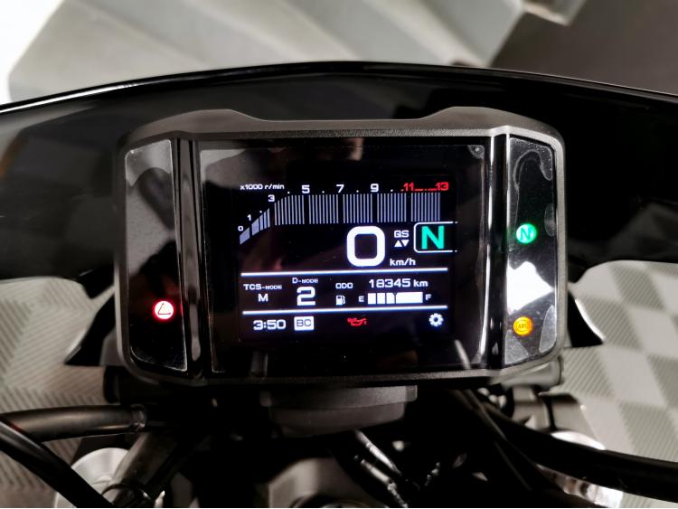YAMAHA MT-09 - 1ERE MAIN - MT09 
