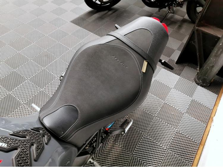 YAMAHA MT-09 - 1ERE MAIN - MT09 