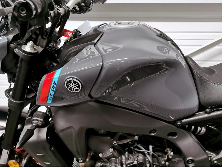 YAMAHA MT-09 - 1ERE MAIN - MT09 