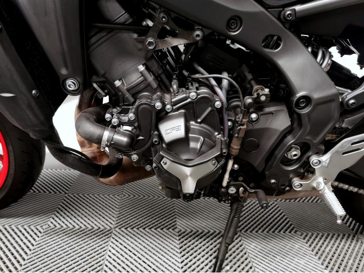 YAMAHA MT-09 - 1ERE MAIN - MT09 