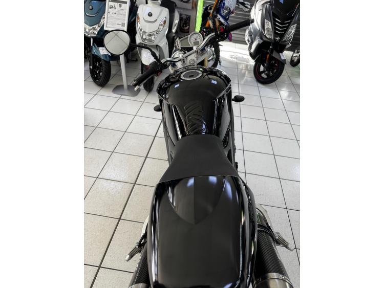 TRIUMPH SPEED TRIPLE 1050
