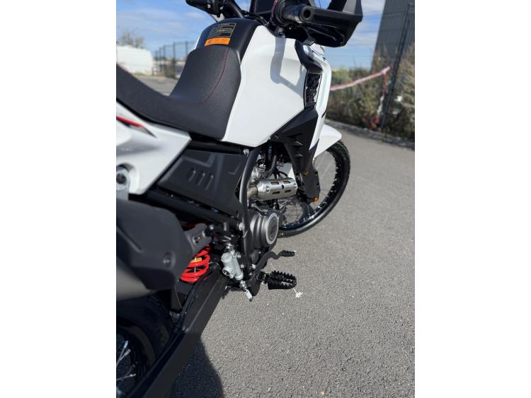 QJ MOTOR SRT 125 DX