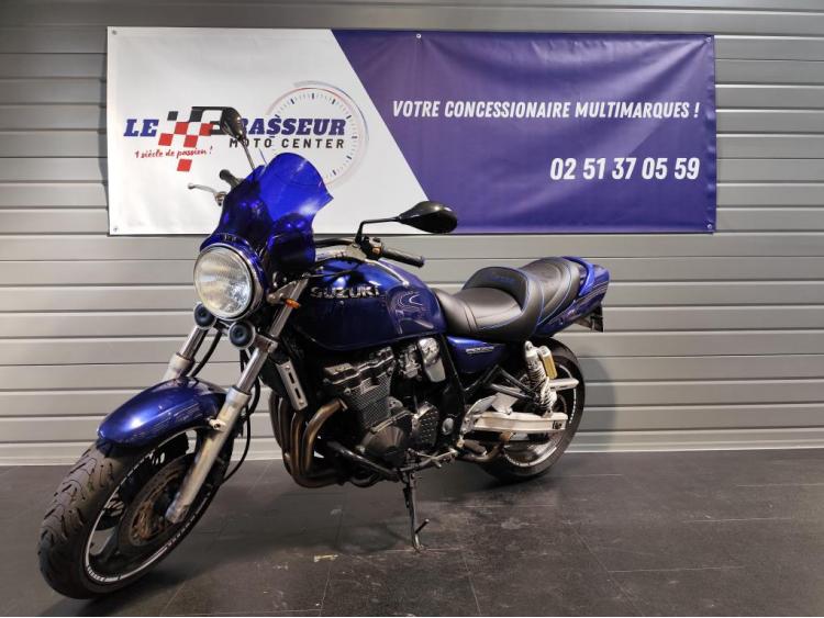SUZUKI GSX 750 INAZUMA