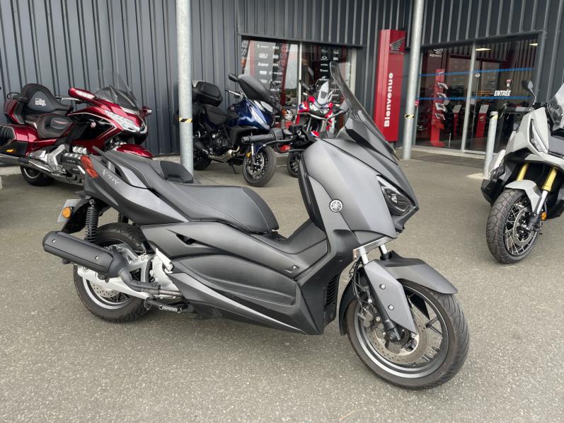 YAMAHA XMAX 125