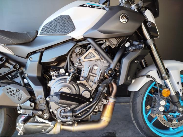 YAMAHA MT-07 MT07 35KW (A2) - Suréquipée - LOA possible.