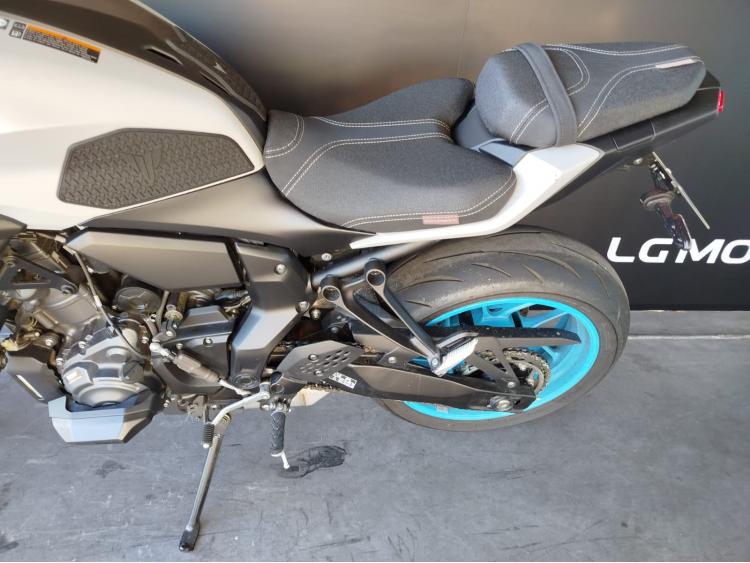 YAMAHA MT-07 MT07 35KW (A2) - Suréquipée - LOA possible.