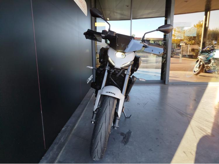 YAMAHA MT-07 MT07 35KW (A2) - Suréquipée - LOA possible.