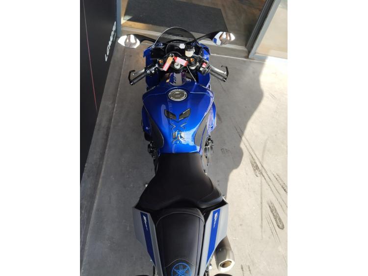 YAMAHA YZF 1000 R1