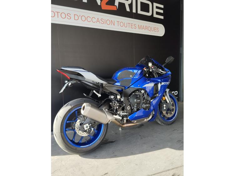 YAMAHA YZF 1000 R1
