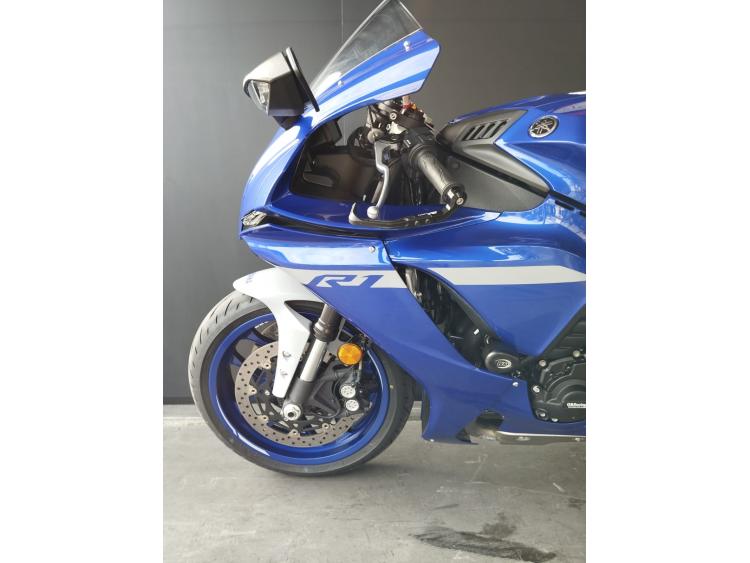 YAMAHA YZF 1000 R1