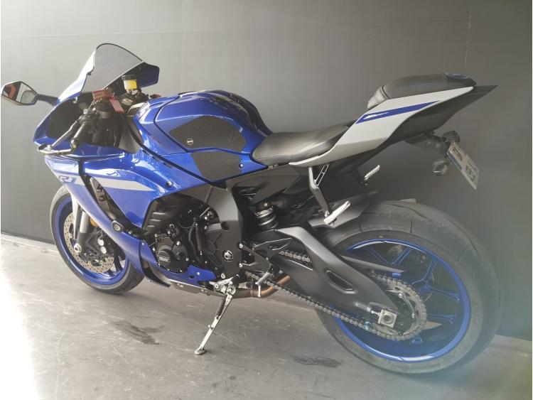 YAMAHA YZF 1000 R1
