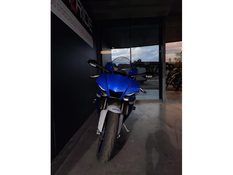 YAMAHA YZF 1000 R1