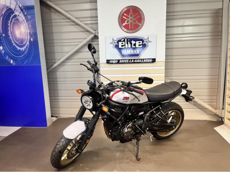 YAMAHA XSR 700 XTRIBUTE full 
