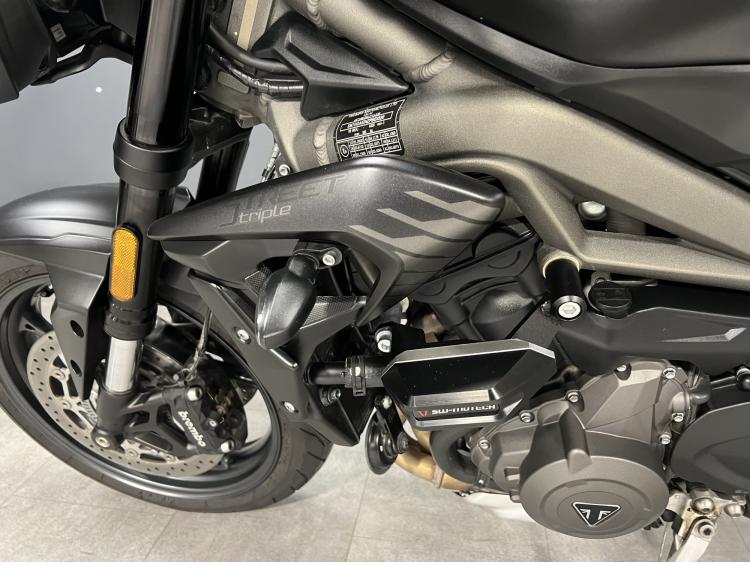 TRIUMPH STREET TRIPLE 765 R