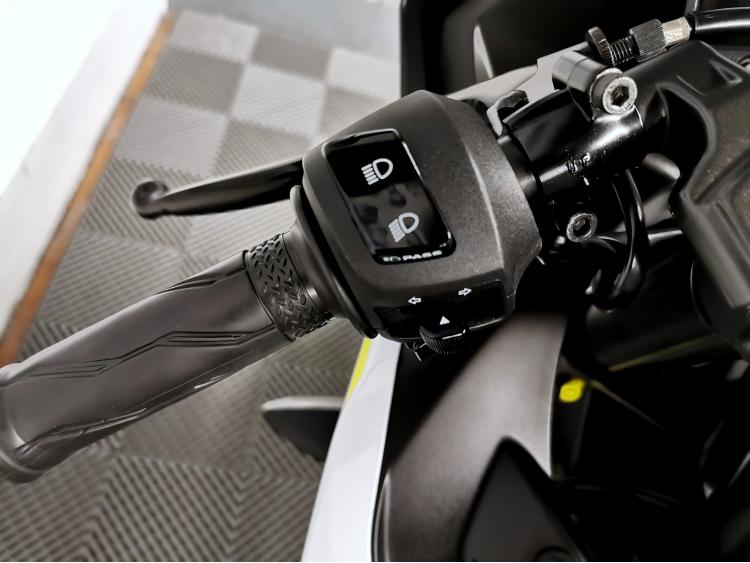 YAMAHA YZF-R 125 R125 - ABS - 1ERE MAIN