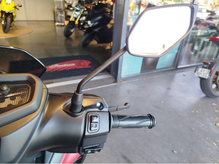 YAMAHA RayZR 125