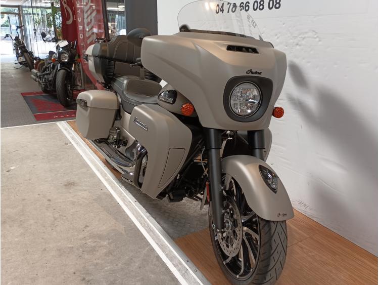 INDIAN ROADMASTER DARK HORSE 