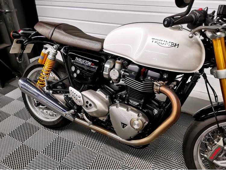 TRIUMPH THRUXTON 1200 R - 1ERE MAIN
