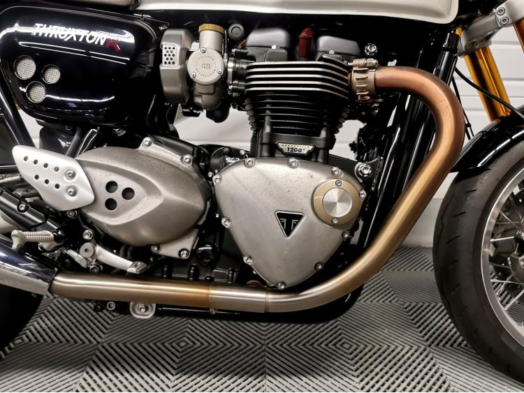 TRIUMPH THRUXTON 1200 R - 1ERE MAIN
