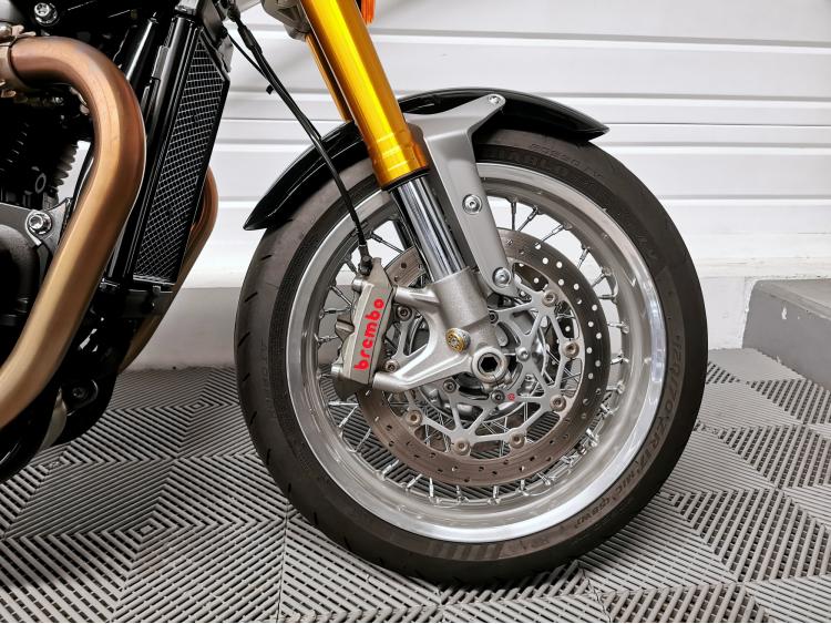 TRIUMPH THRUXTON 1200 R - 1ERE MAIN