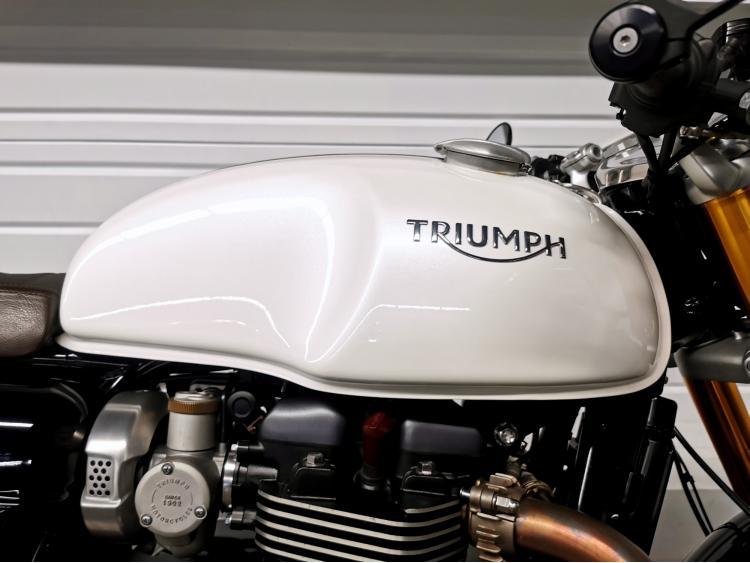 TRIUMPH THRUXTON 1200 R - 1ERE MAIN