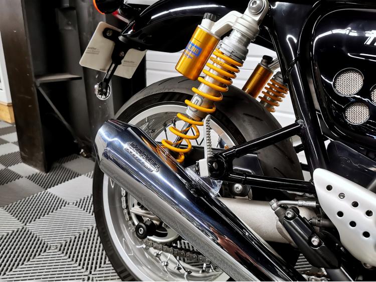 TRIUMPH THRUXTON 1200 R - 1ERE MAIN