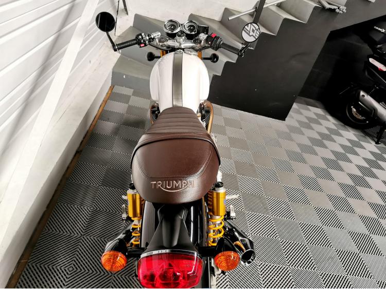 TRIUMPH THRUXTON 1200 R - 1ERE MAIN