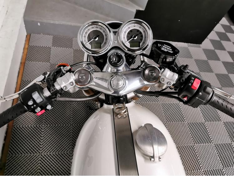 TRIUMPH THRUXTON 1200 R - 1ERE MAIN