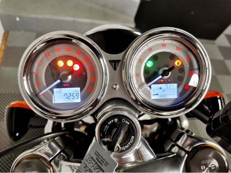 TRIUMPH THRUXTON 1200 R - 1ERE MAIN