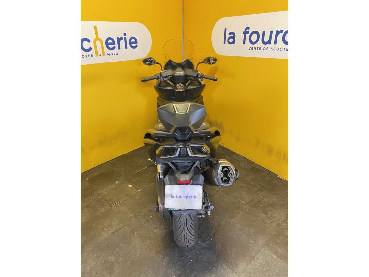 KYMCO AK 550