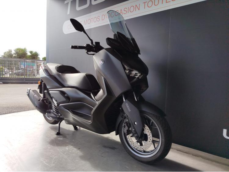 YAMAHA XMAX 125