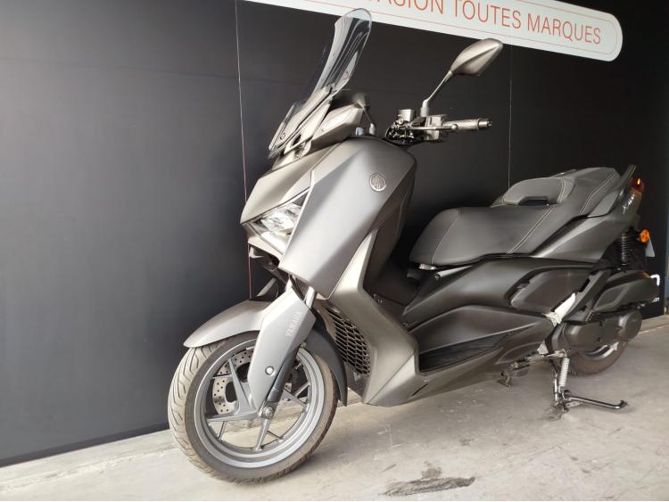 YAMAHA XMAX 125