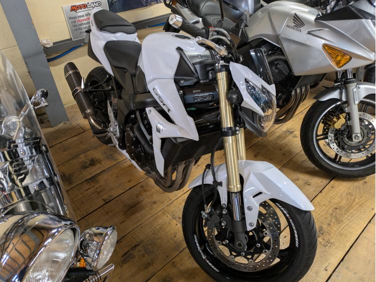 SUZUKI GSR 750