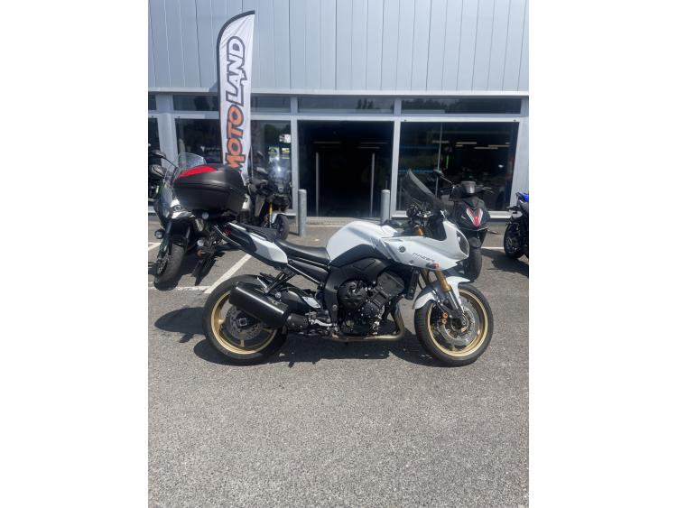 YAMAHA Fz8 