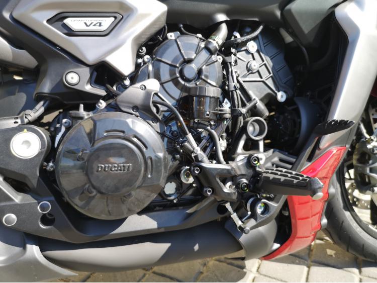 DUCATI XDIAVEL V4 à 299€ / mois