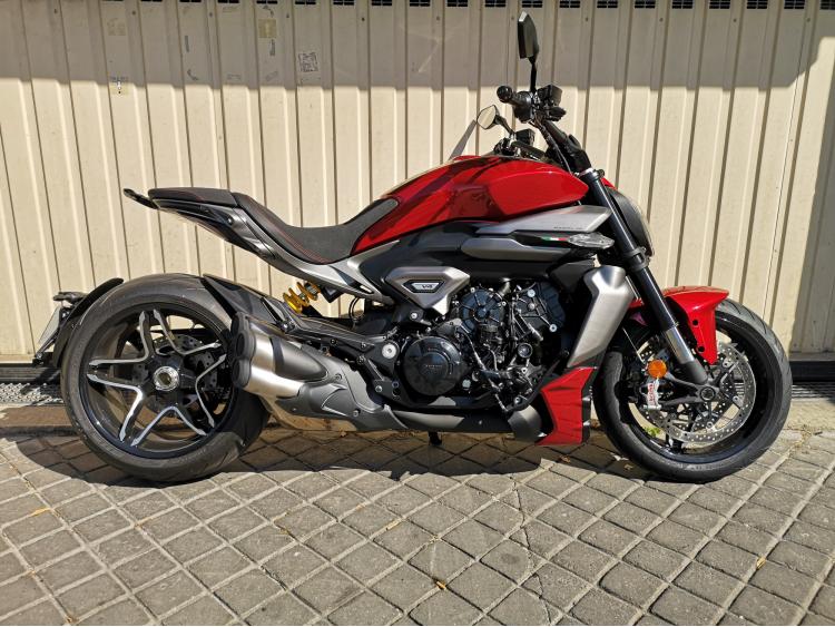 DUCATI XDIAVEL V4 à 299€ / mois
