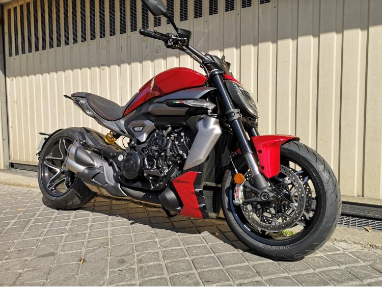 DUCATI XDIAVEL V4 à 299€ / mois