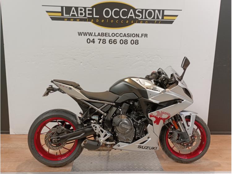 SUZUKI GSX-8R