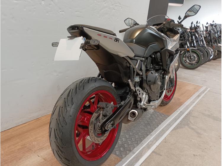 SUZUKI GSX-8R