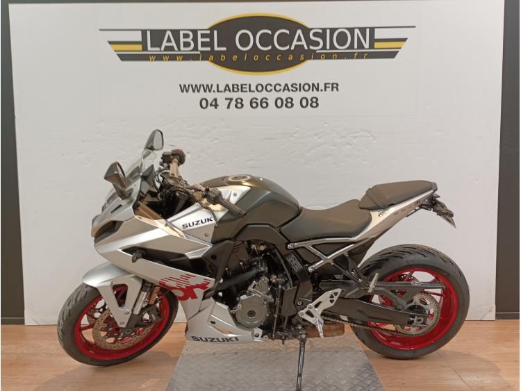 SUZUKI GSX-8R