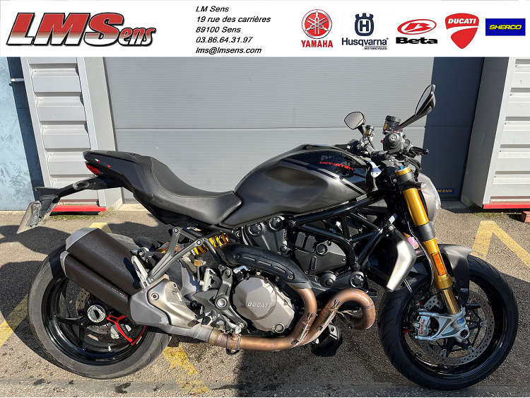 DUCATI MONSTER 1200 S BLACK ON BLACK