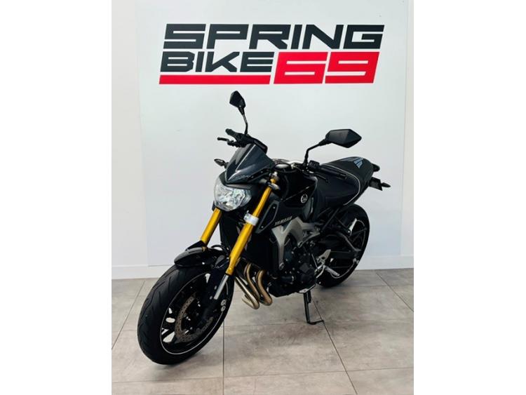 YAMAHA MT-09