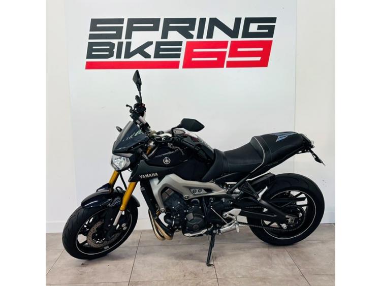YAMAHA MT-09
