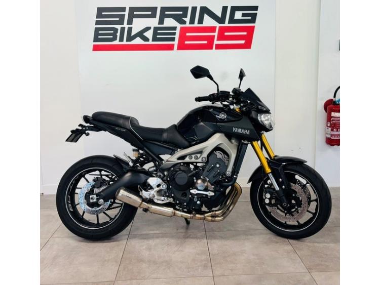 YAMAHA MT-09