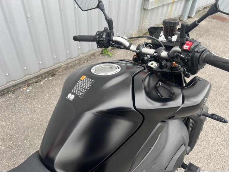 YAMAHA MT-10