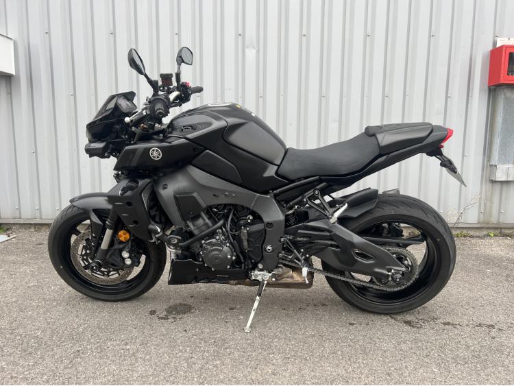 YAMAHA MT-10