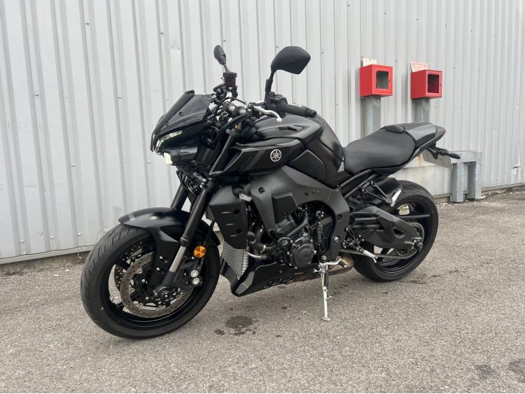 YAMAHA MT-10