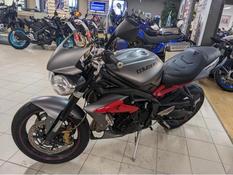 TRIUMPH STREET TRIPLE 675 R CREDIT / REPRISE POSSIBLE 