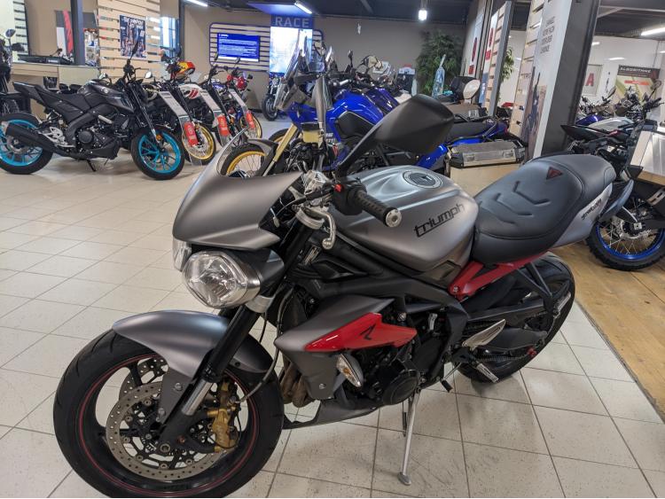 TRIUMPH STREET TRIPLE 675 R CREDIT / REPRISE POSSIBLE 